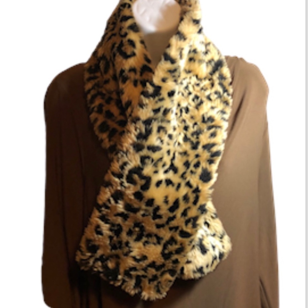 Vintage Faux Fur Leopard Animal Print Winter Tuck In Ladies Winter Scarf - OS